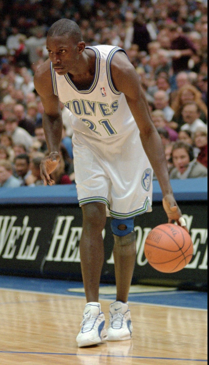  KG：你以為我喜歡狼隊(duì)老板那個(gè)XX？我們來NBA就是工作&拿錢回家