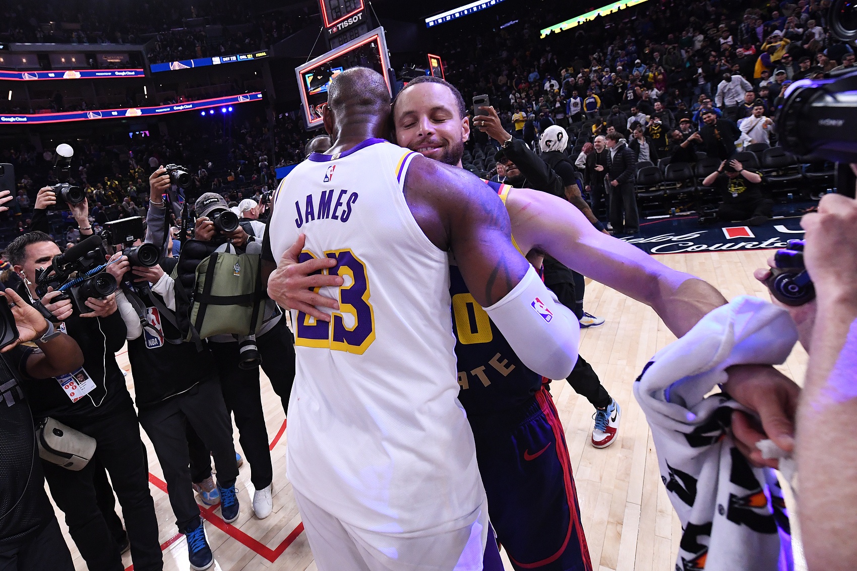  見證傳奇！詹姆斯庫里年滿36歲且同場(chǎng)均砍下35+ NBA歷史首對(duì)！